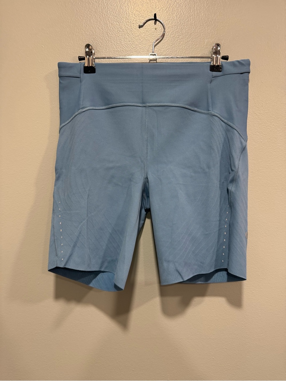 Lululemon SenseKnit Running High-Rise Short 8"
Utility Blue Size 10